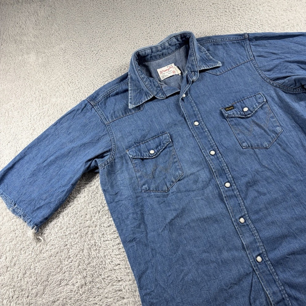VINTAGE Wrangler Denim Western Shirt Mens 16.5x32 Made in USA Pearl Snap Chopped